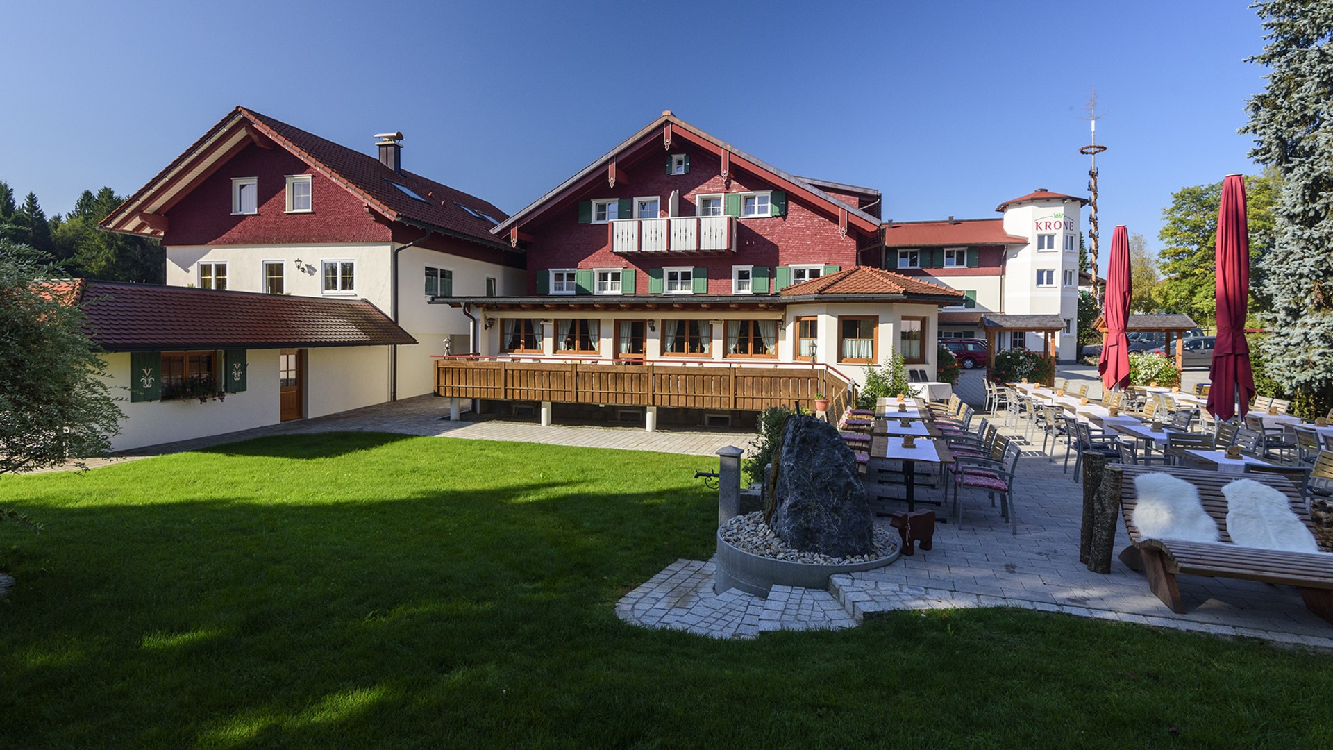 Der gemütliche Gastgarten des Naturlandhaus Krone in Maierhöfen. | © Thomas Gretler Der gemütliche Gastgarten des Naturlandhaus Krone in Maierhöfen.