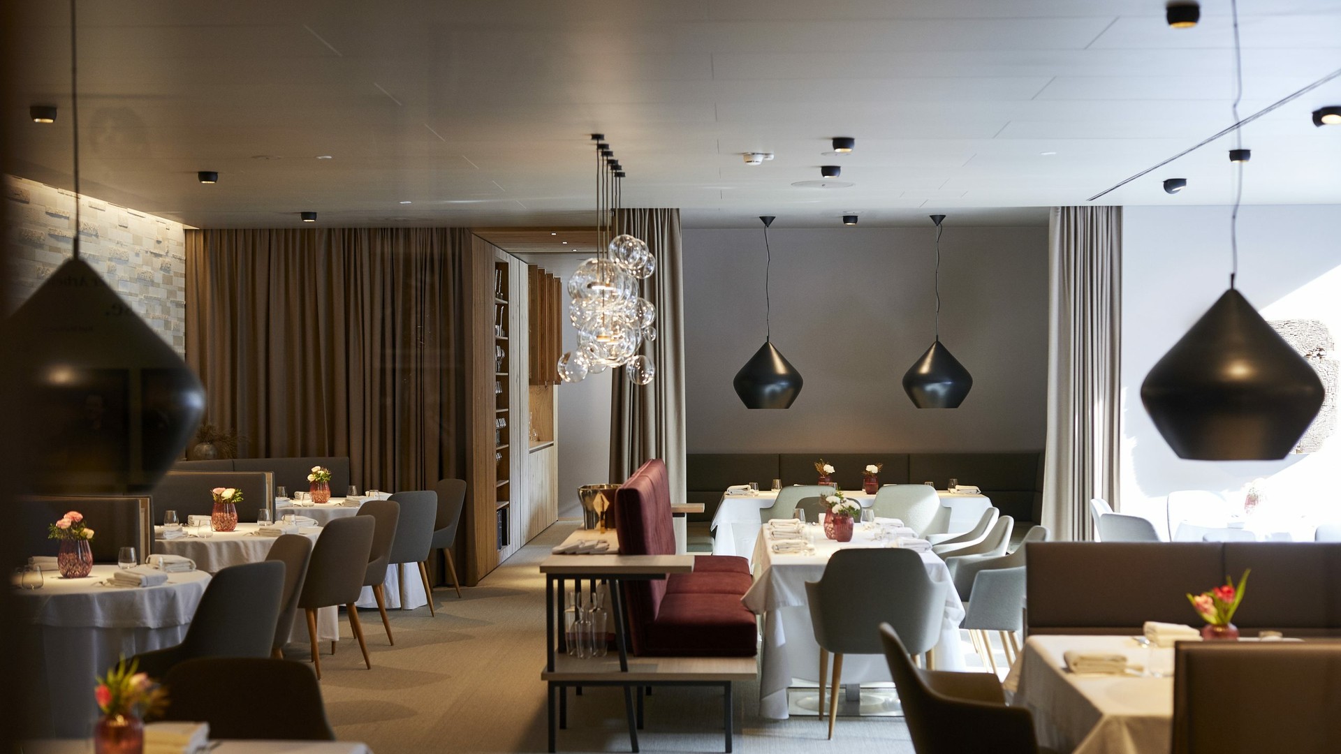 Ein Blick ins Genießerrestaurant Döllerer in Golling. | © Helge Kirchberger Photography Ein Blick ins Genießerrestaurant Döllerer in Golling.